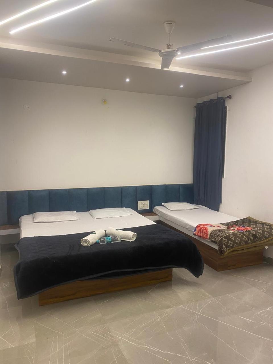 Maharaja Guest House Nashikkar Akalkot Bagian luar foto